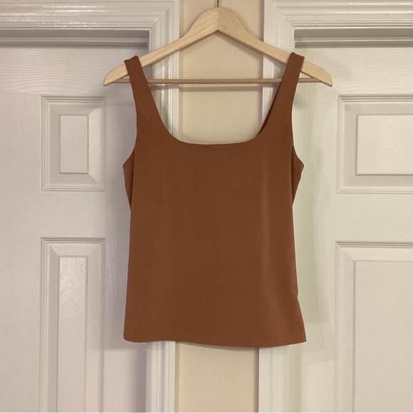 Express Square Neck Body Contour Tank - Picture 4 of 7